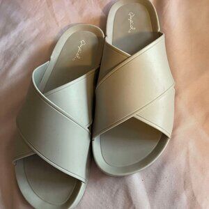 Qupid casual beach slides